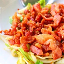 ยำเบคอนกรอบ