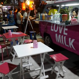 ร้านนมรถตู้