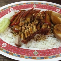 ข้าวหมูกรอบกับหมูแดง