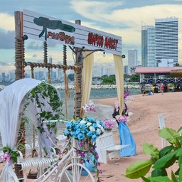 พร็อพของร้านเก๋ๆ ตกแต่งไว้ให้ถ่ายรูปเล่นค่ะ