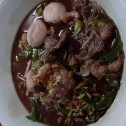 ก๋วยเตี๋ยวลูกชิ้นหมู