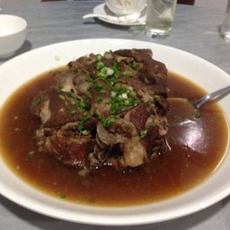 ขาหมูจานยักษ์