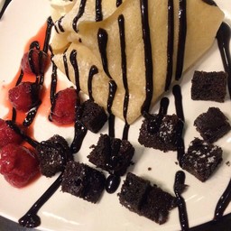 เครปเย็น Strawberry Brownie Crepe+วิปครีม