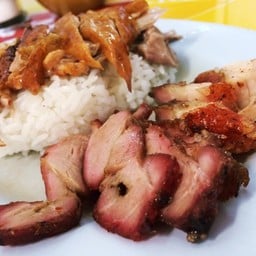 ข้าวหน้าเป็ด หมูแดง หมูกรอบ