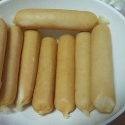 ไส้กรอกหนังกรอบ 8 ชิ้น 40 บาท