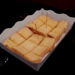 ขนมปังปิ้งเนย นม 2 แผ่น 30 บาท