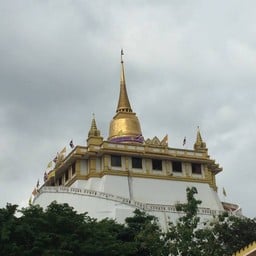 ระหว่างทางขึ้นไปไหว้พระที่ภูเขาทอง จะเจอร้านกาแฟร้านนี้ล่ะคะ ☕️