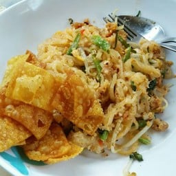 ผัดไทจานโต