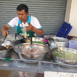 ขนมหวานตรงข้ามธนาคารกรุงไทย