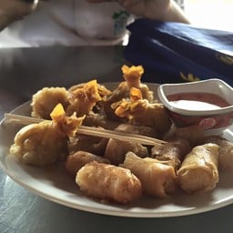 ปอเปี๊ยะทอด ถุงทอง วัดแหลมใต้