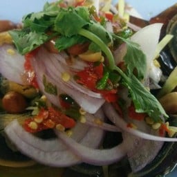 ยำไข่เยี่ยวม้า