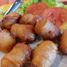 เบคอนพันไส้กรอก​