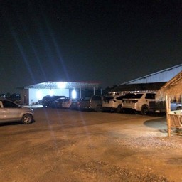 ที่จอดรถกว้างขวาง