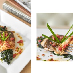 “Pan fried sea bass on spinach” (295.-) สเต๊กปลากะพงเนื้อนุ่มเสิร์พร้อมกับผักโขม
