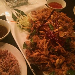ไก่ทอดสมุนไพร ให้เยอะจนงงเลย