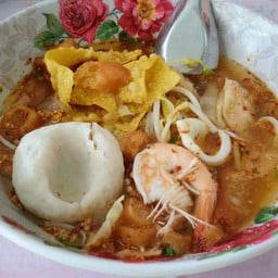 เกี๊ยวทะเลต้มยำเครื่องกรอบ