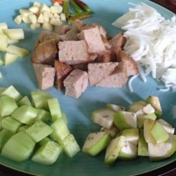 แหนมเนือง