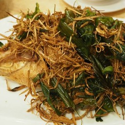 ปลาทับทิมทอดสมุนไพร (300 บาท)