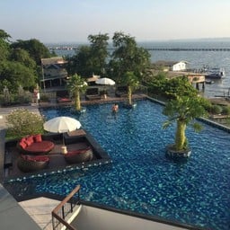 สระว่ายน้ำ