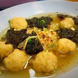 ต.เจริญชัย ก๋วยเตี๋ยวลูกชิ้นปลา หน้า รพ.เซ็นทรัล หน้าโรงพยาบาล CGH