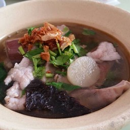 ก๋วยเตี๋ยวเนื้อตุ๋น-หมูตุ๋น หน้า รพ. นครธน