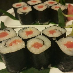 ข้าวปั้นไส้ปลาแซลม่อน