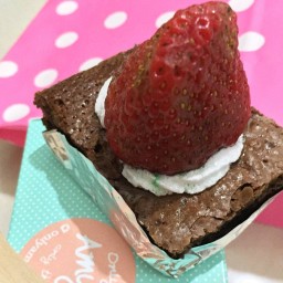 rownie with fresh Strawberry topping specially for Christmas