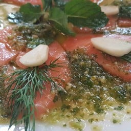 ยำปลาแซลมอน