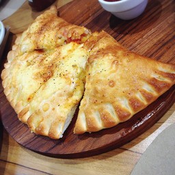 Pizza Puff Ham+Cheese (฿99)