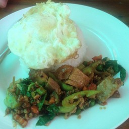 กะเพราหมูกรอบ