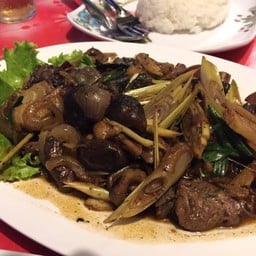 ผัดไก่ดำยูนนาน