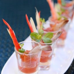 แซลม่อนพันกุ้งแช่น้ำปลา