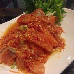 ยำแซลมอน