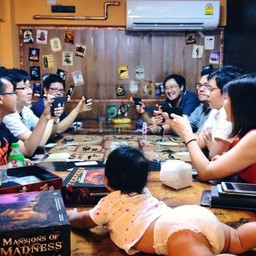 มาคนเดียวก็ไป join กับกลุ่มที่เล่นในร้านได้ Always Welcome :)