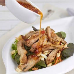  “สลัดไก่อบจี๊ดจ๊าด” (89.-)