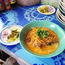 ก๋วยเตี๋ยวข้าวซอยรถไฟ(ซอยเลียบทางรถไฟ)