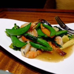 ผัดผักใส่กุ้ง