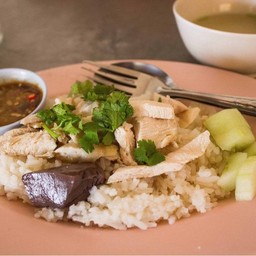ข้าวมันไก่สู้ผี