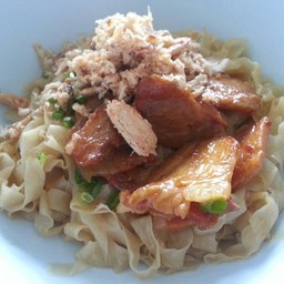 บะหมี่เป๊าะปู-หมูหวาน (40 บ.)