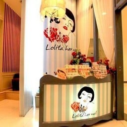 Lolita Her Nails