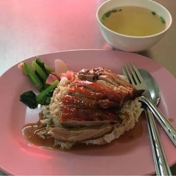 ตี๋เล็กโภชนา เจ้าเก่าตลาดบางปะกอก