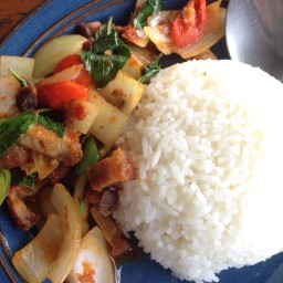 ข้าวราดหมูกรอบผัดพริกเผา