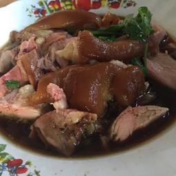 เกาเหลาเลือดหมู หน้าเรือนจำ