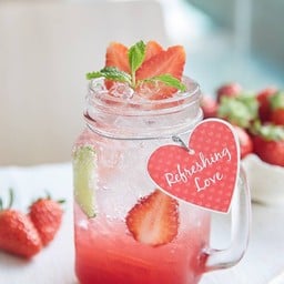 “Strawberry & Pink Grapefruit Sparkling” (88.-)