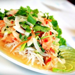 ยำแซลมอนสด (ยำไทย) แซ่บมาก