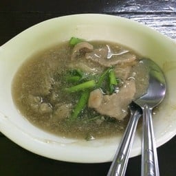 ราดหน้ายอดผัก นายเคี้ยง เอ็มไพร์ บางบ่อ