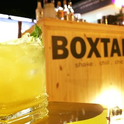 แก้วนี้เค้าเรียกว่า Thai Sabai ใช้เหล้ารัมของไทยเป็นส่วนผสมหลักนี่เอง