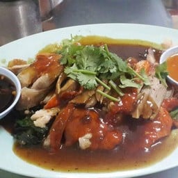 บะหมี่ชุนฮั้ว เป็ดย่างไฟแดง