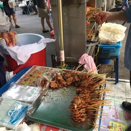 หมูปิ้ง ไม้ละ3บาท