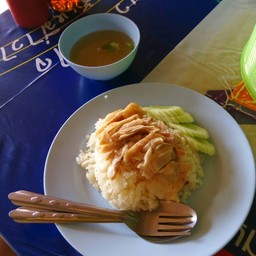 นำชัยลูกชิ้นเนื้อวัว และข้าวมันไก่ หนองบอน